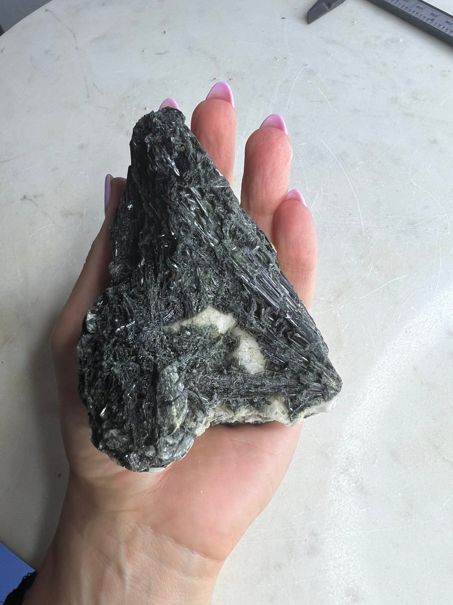 Epidote crystal 360 grans