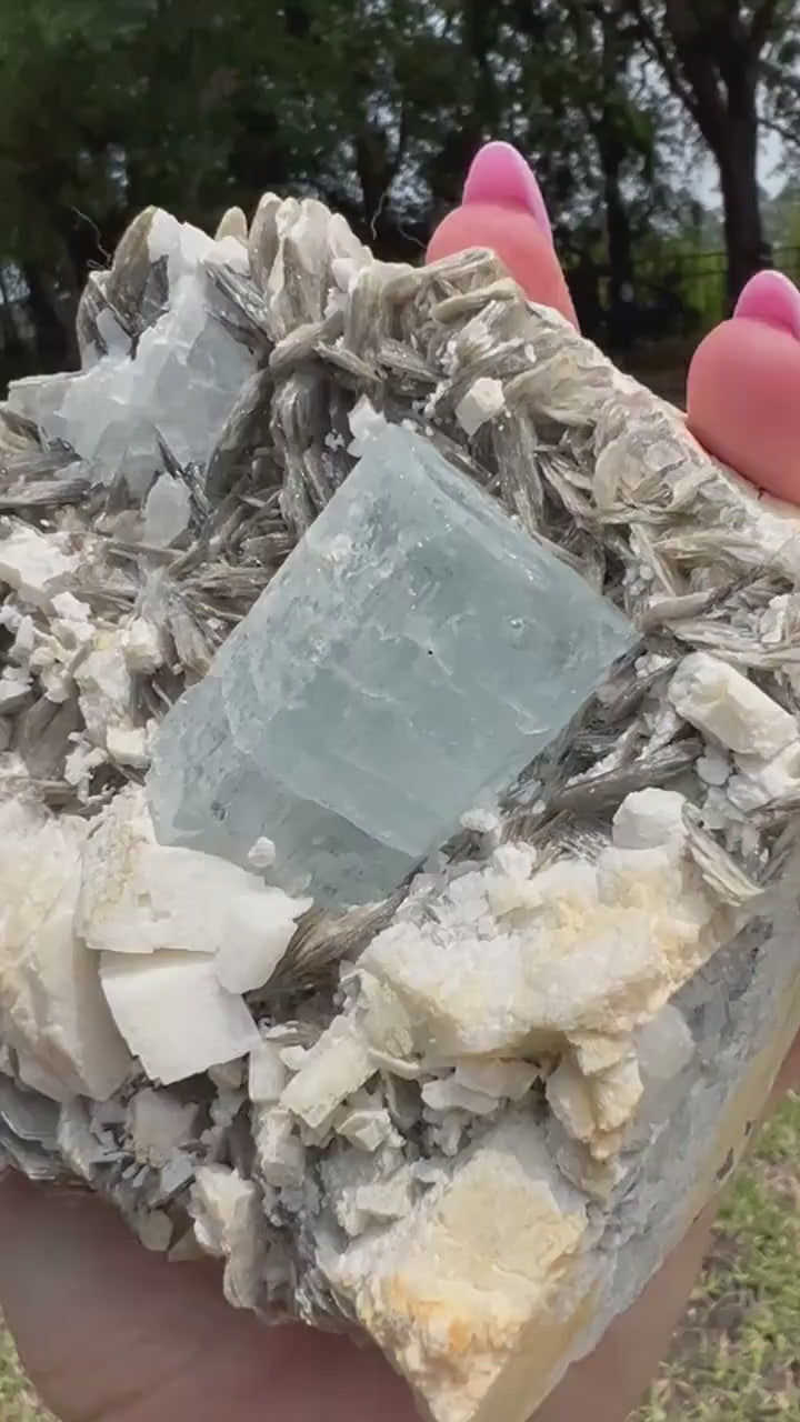 Aquamarine on muscovite 1pound 13oz