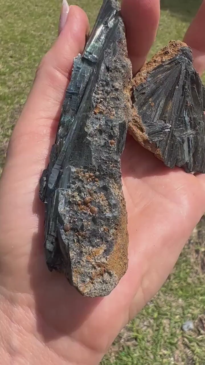 2 natural Vivianite clusters. Total weight 150grams