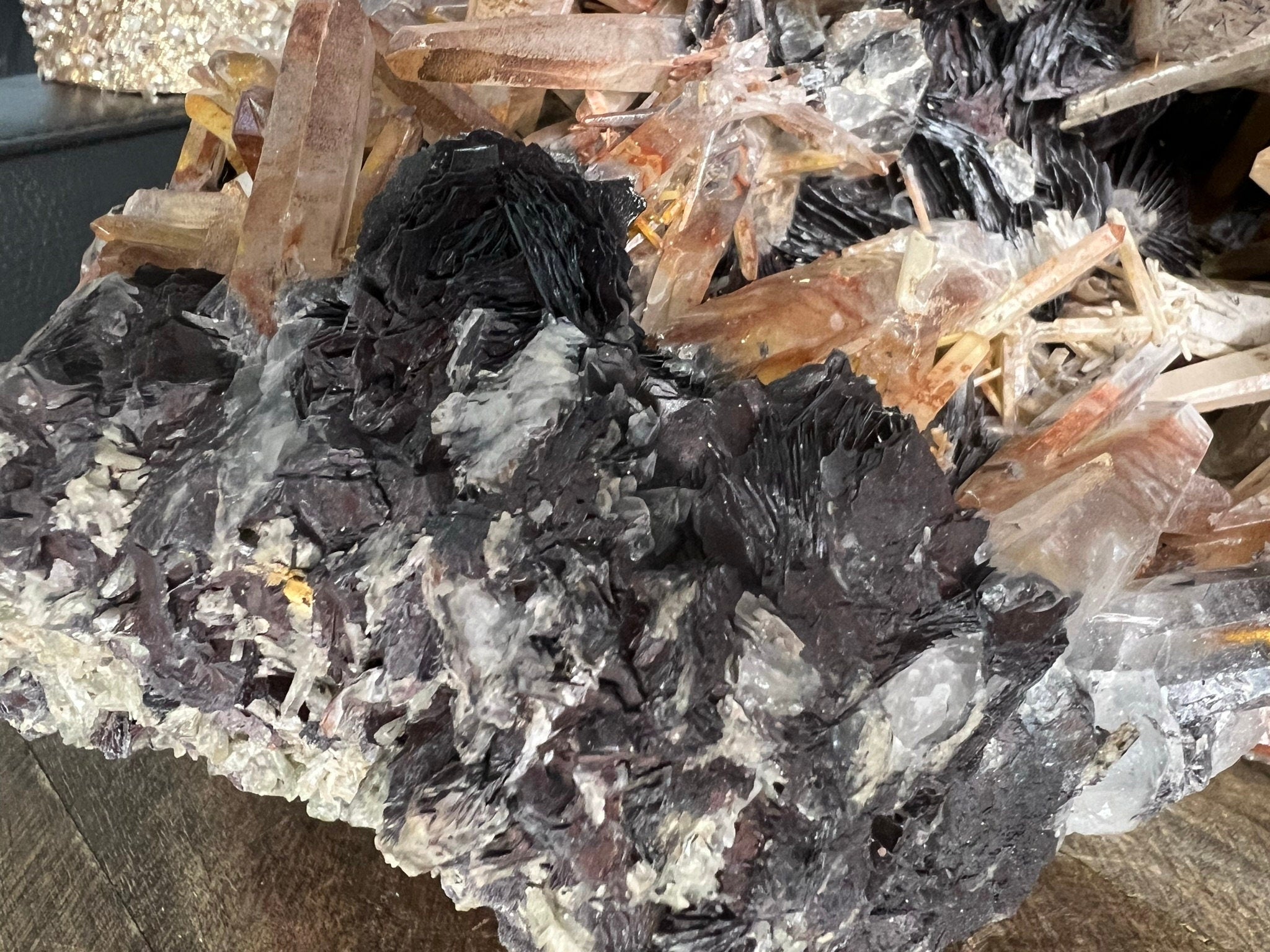 世界に1つ◼️超カッコイイまん丸な溶岩石の金彩ロックアート『オクトパシスタ』 世界に1つ◼️超カッコイイまん丸な溶岩石の金彩ロックアート