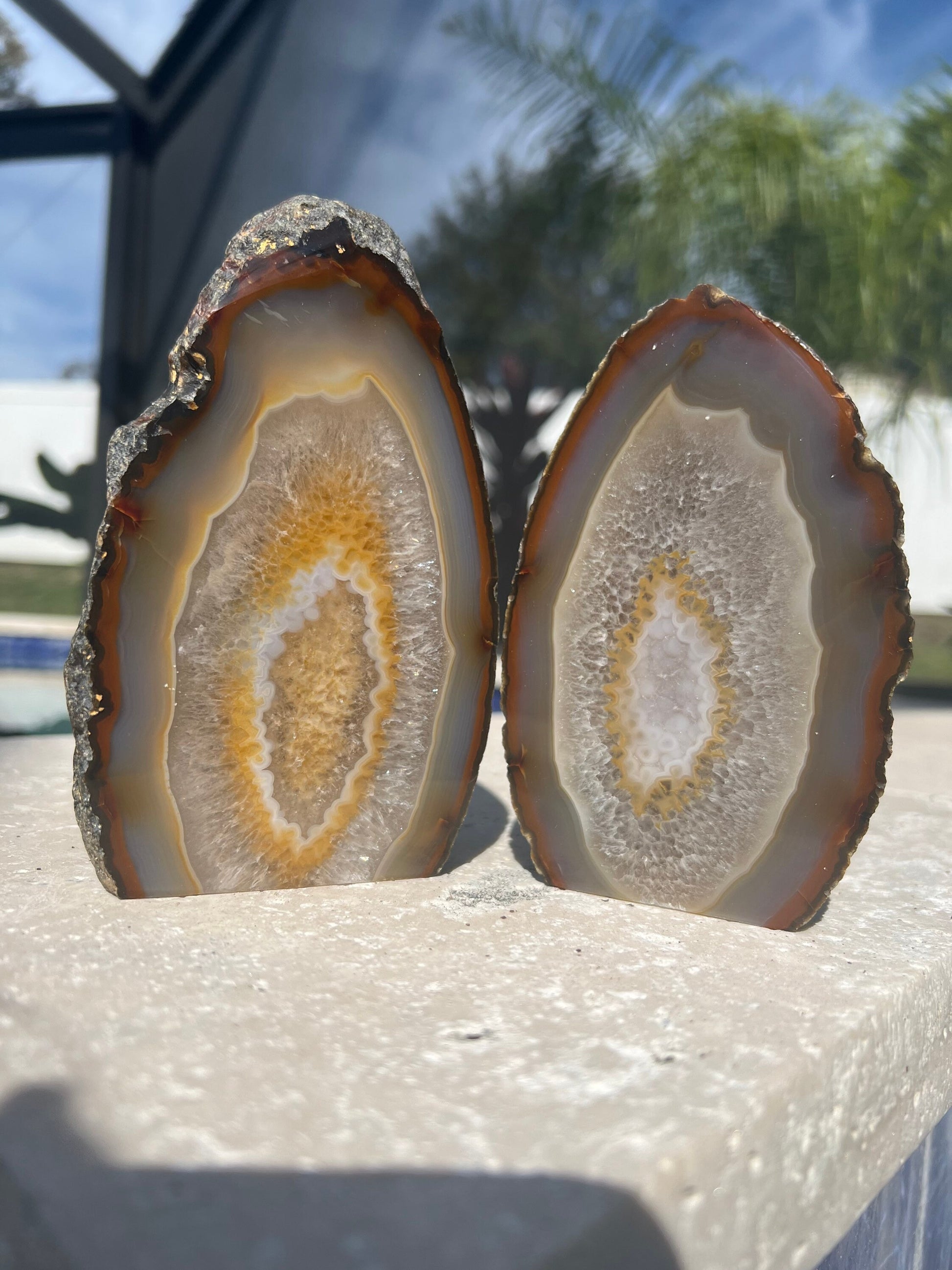 Geode 2 matching pieces 1 is larger than the other. But they have same colors. From Brazil. 3pounds 3oz total weight. Rough back polished fr