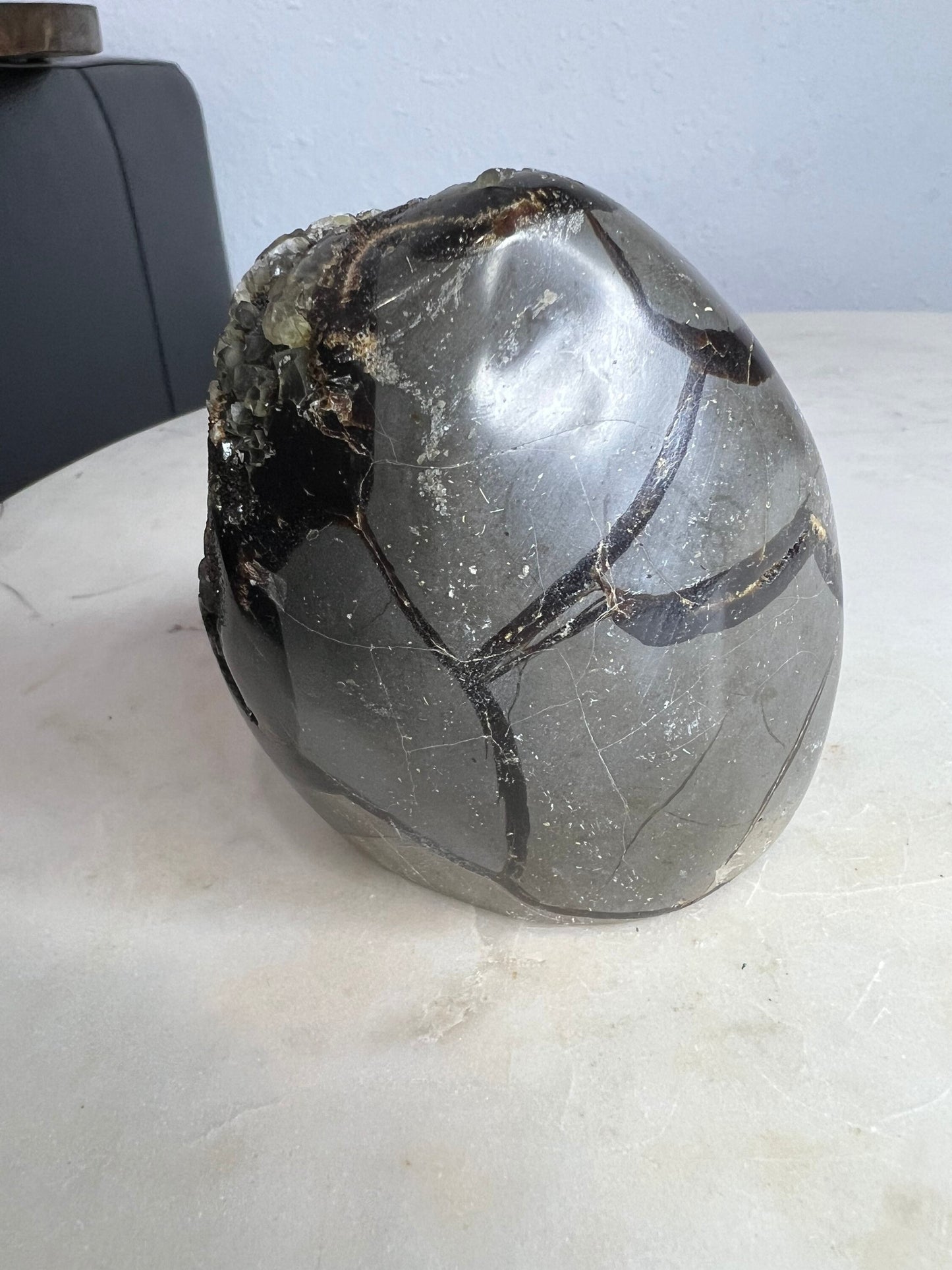 Septarian self stand. 1 pound 10oz.