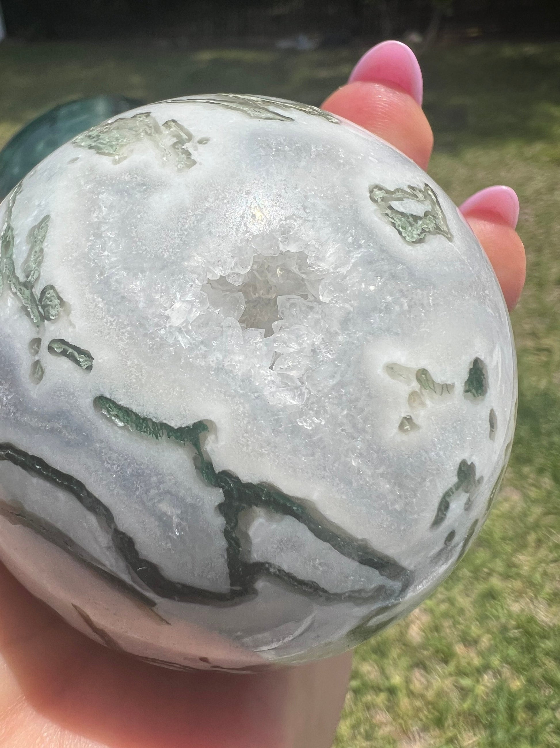 2 sphere set total weight 1pound 8oz. 1 moss agate and 1 dark green fluorite.