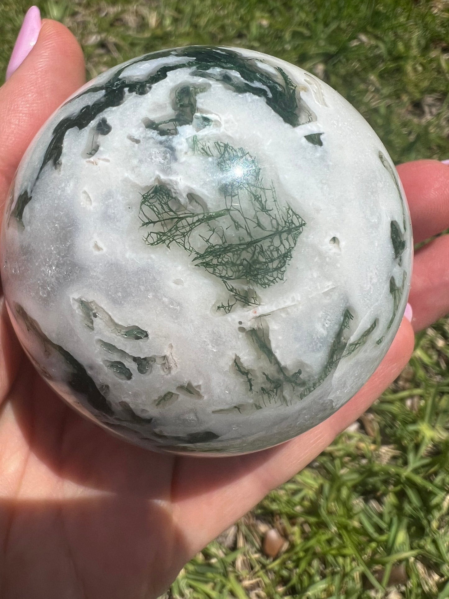 2 sphere set total weight 1pound 8oz. 1 moss agate and 1 dark green fluorite.