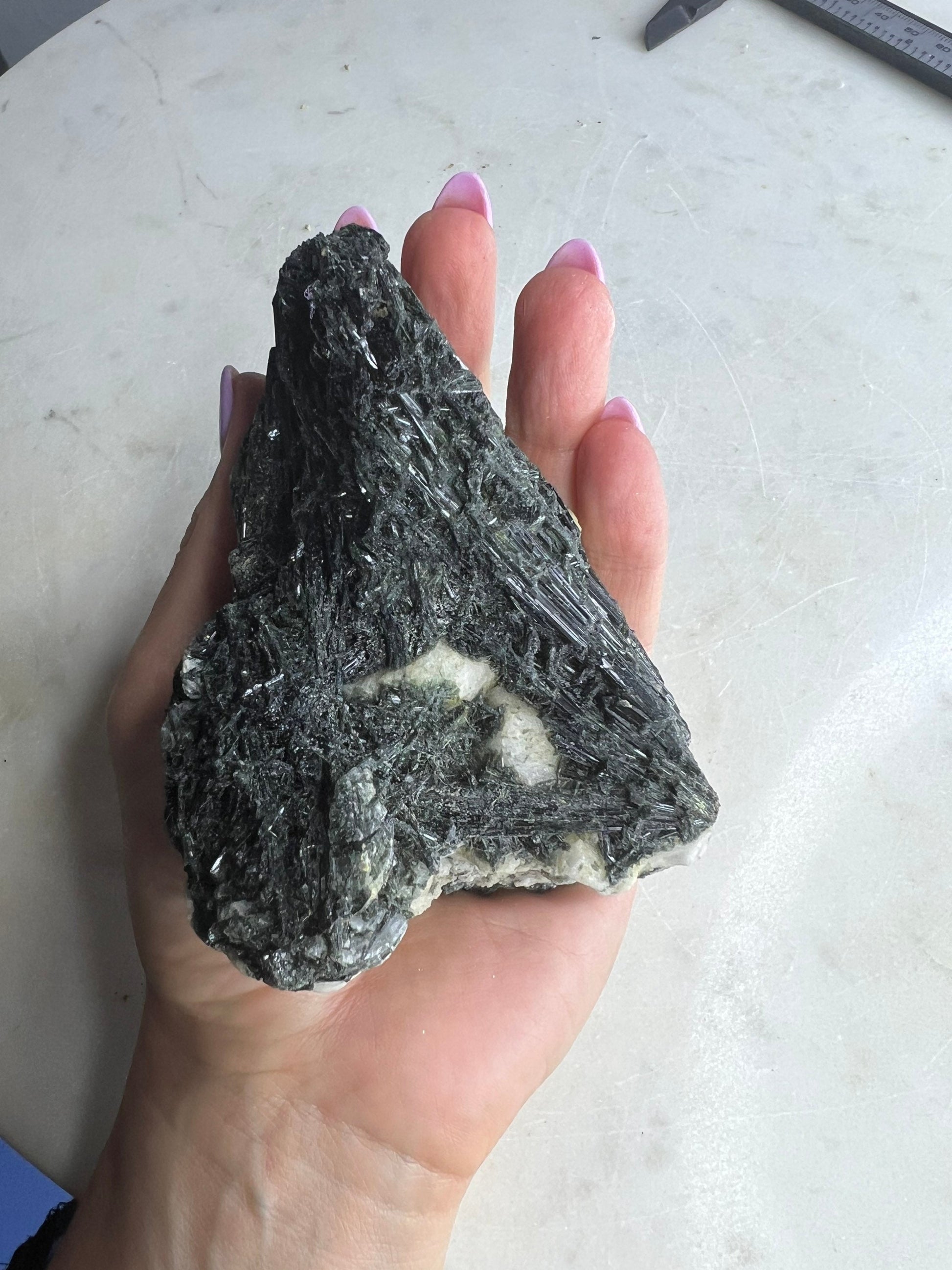 Epidote crystal 360 grans