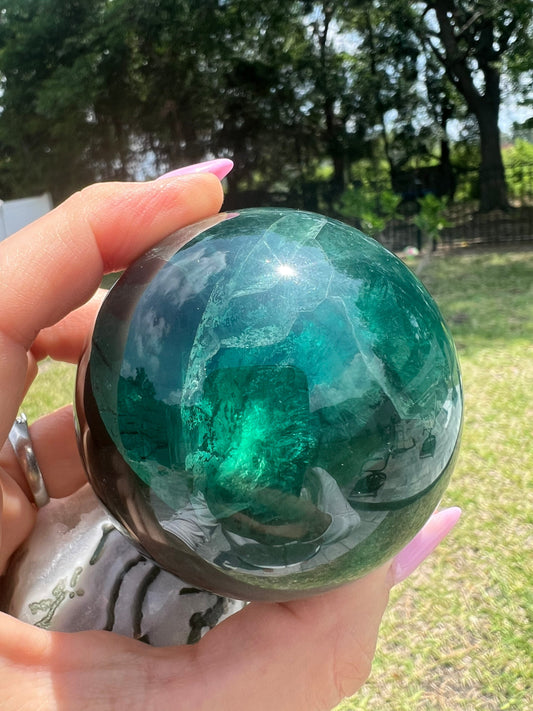 2 sphere set total weight 1pound 8oz. 1 moss agate and 1 dark green fluorite.