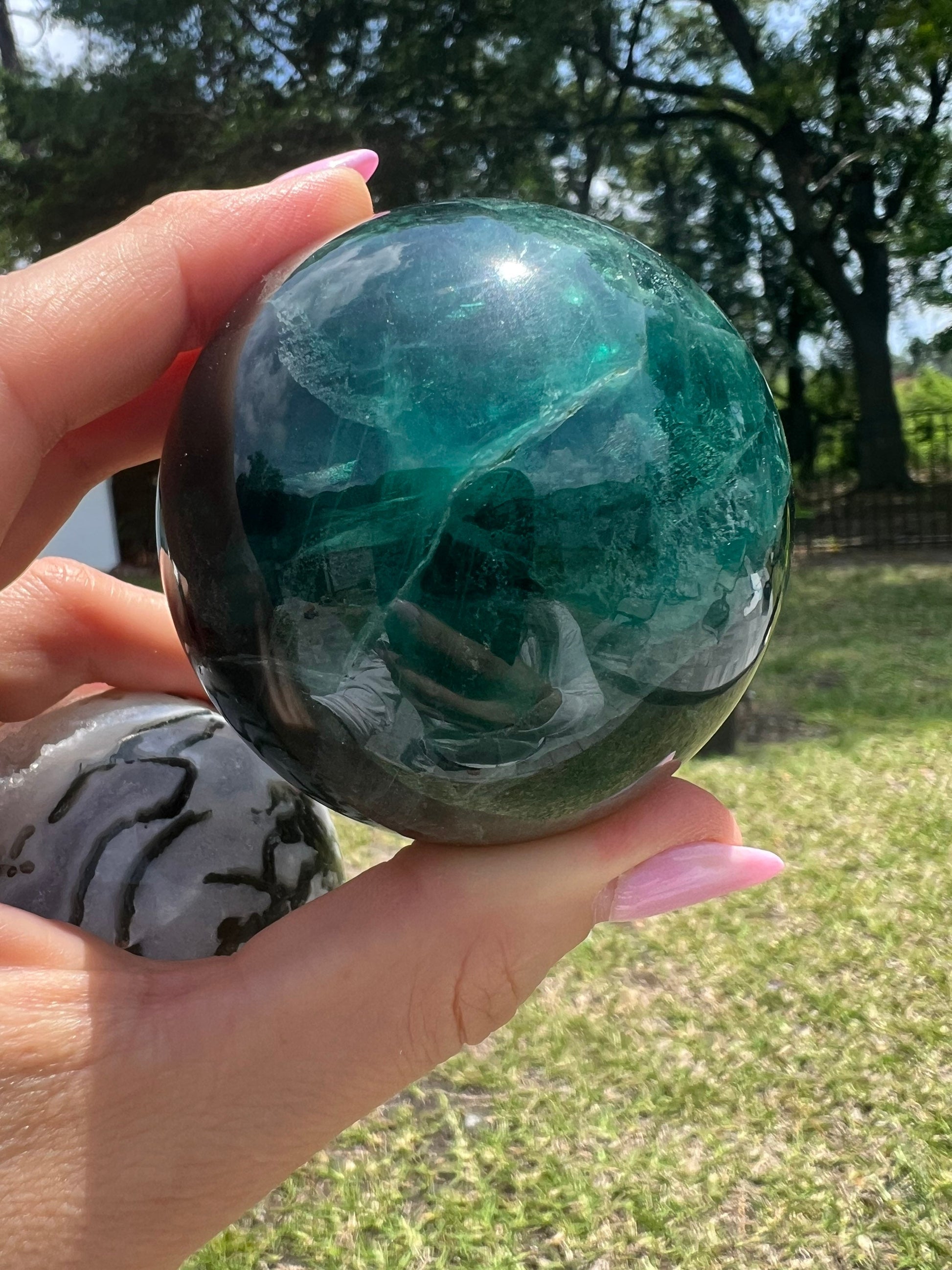 2 sphere set total weight 1pound 8oz. 1 moss agate and 1 dark green fluorite.
