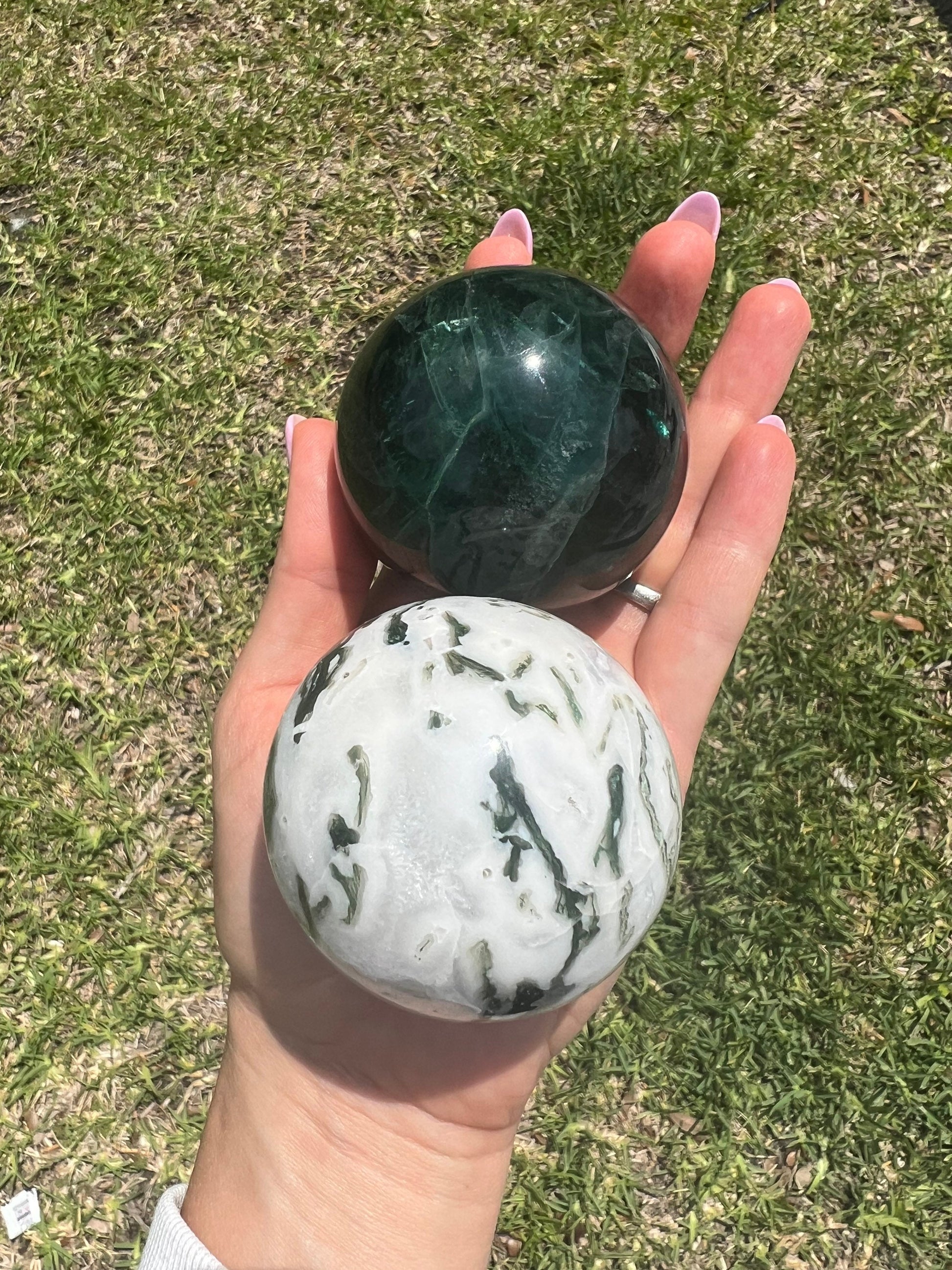 2 sphere set total weight 1pound 8oz. 1 moss agate and 1 dark green fluorite.