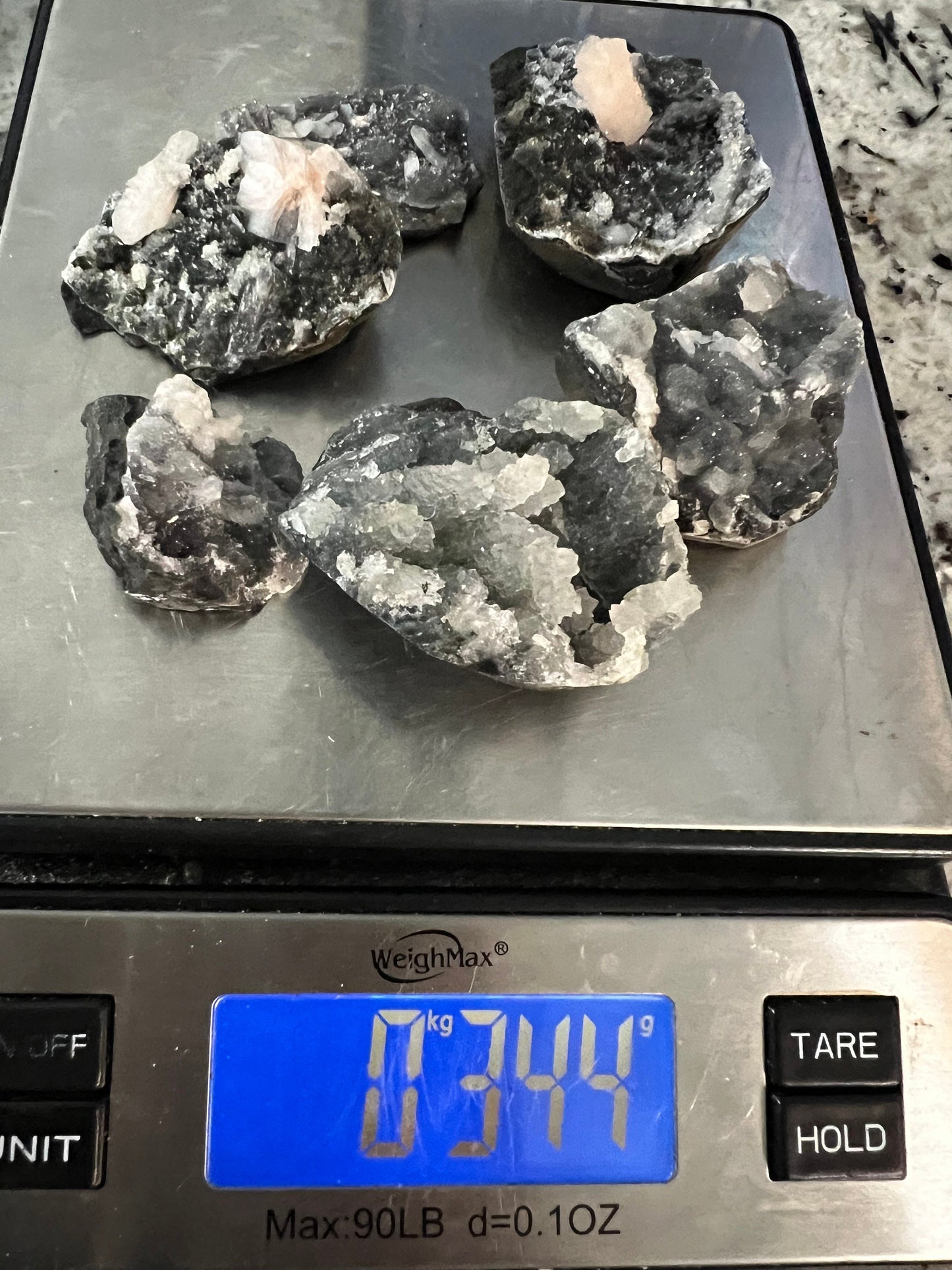 6 chalcedony with aphophallite clusters total weight is 344 grams
