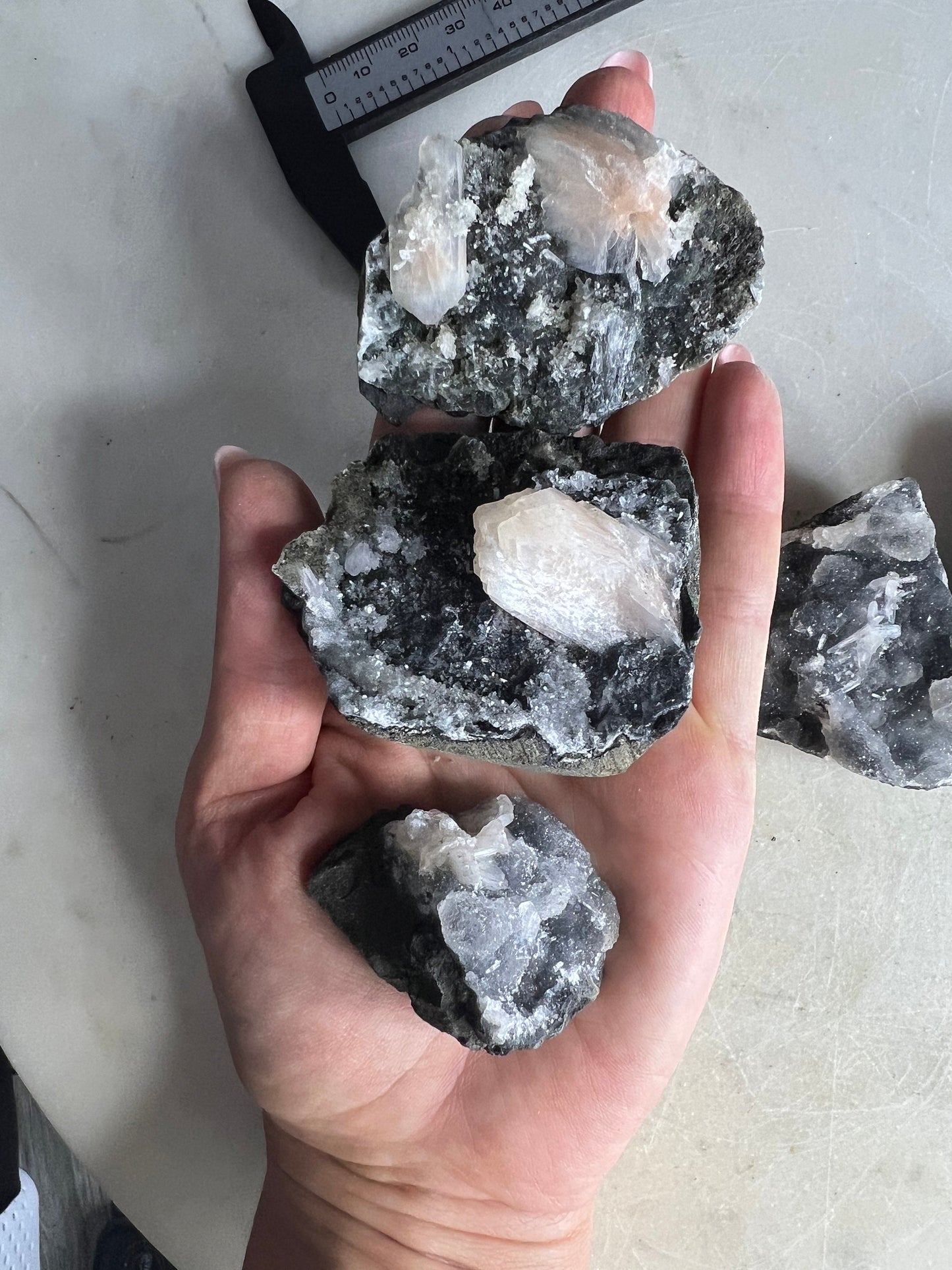 6 chalcedony with aphophallite clusters total weight is 344 grams