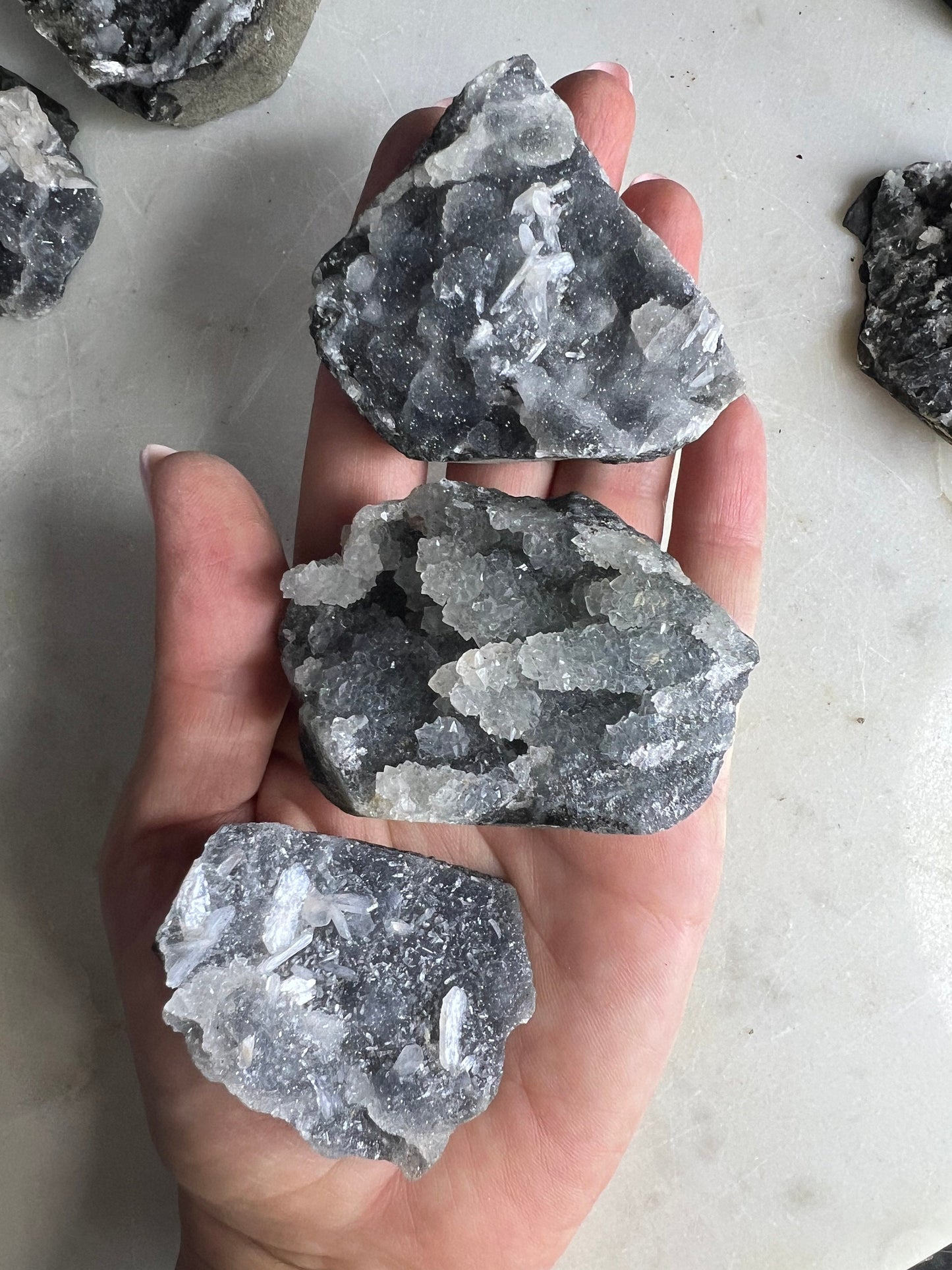 6 chalcedony with aphophallite clusters total weight is 344 grams